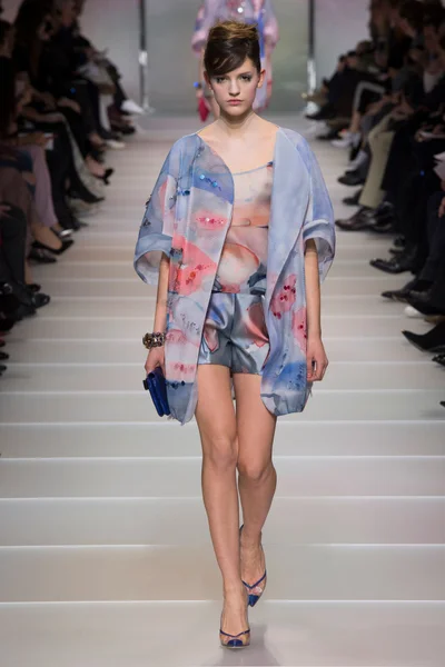 Look 18
